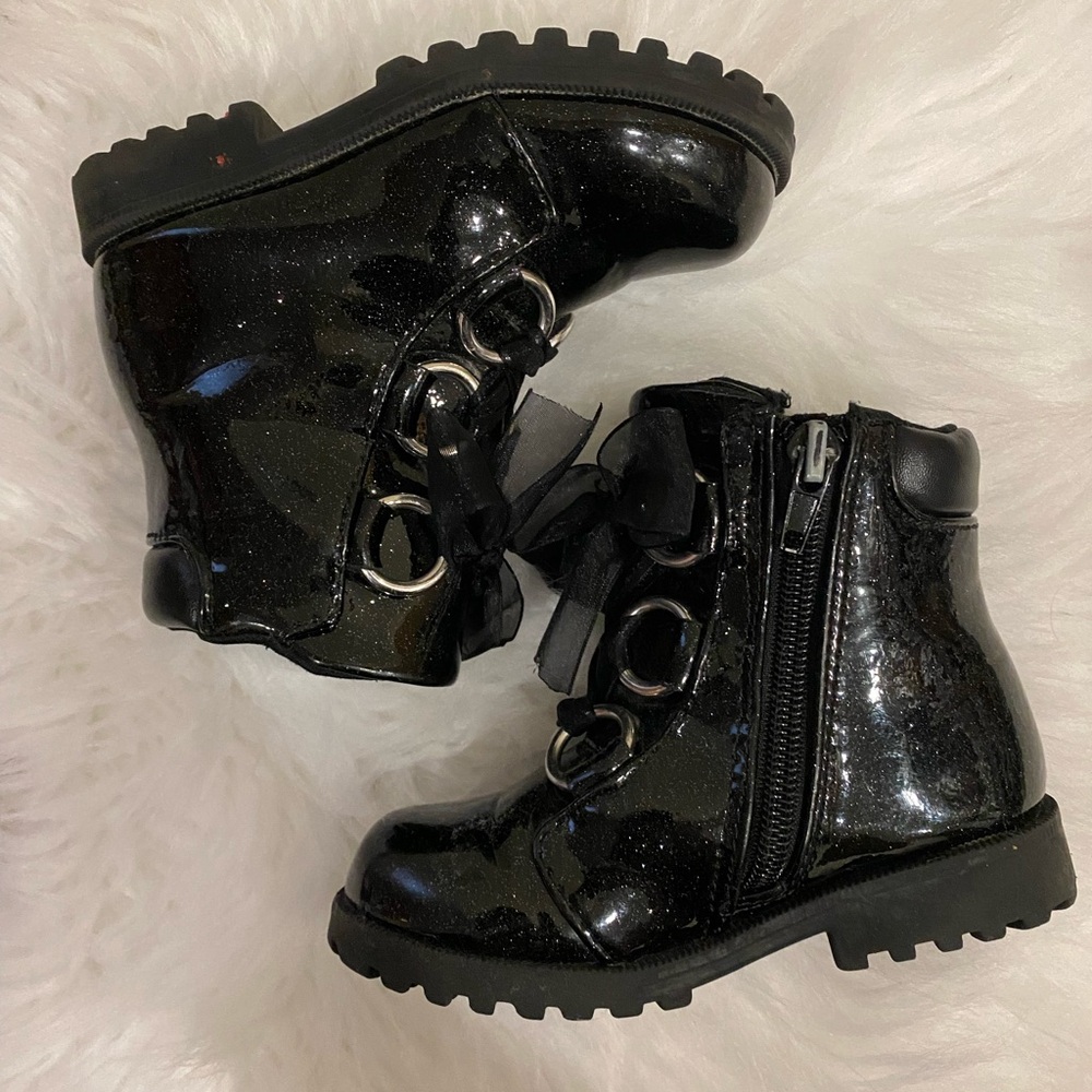 Beautiful boots - Picture 1 of 6